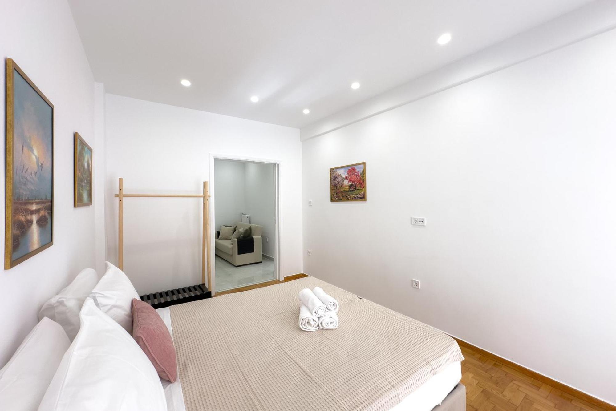 Eclectic Moonstone Apartment In Athènes Extérieur photo