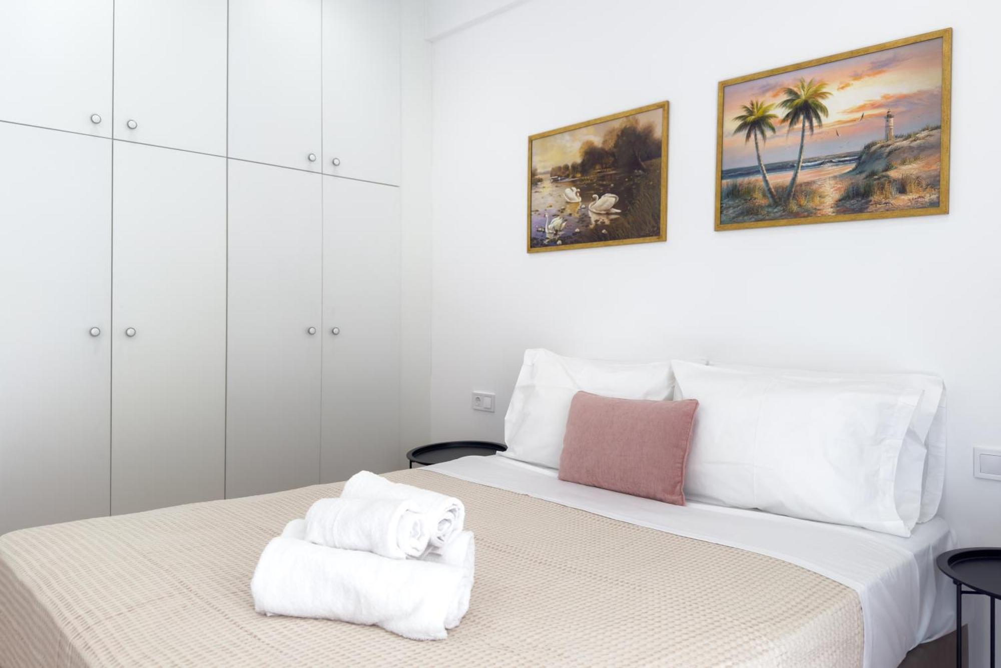 Eclectic Moonstone Apartment In Athènes Extérieur photo