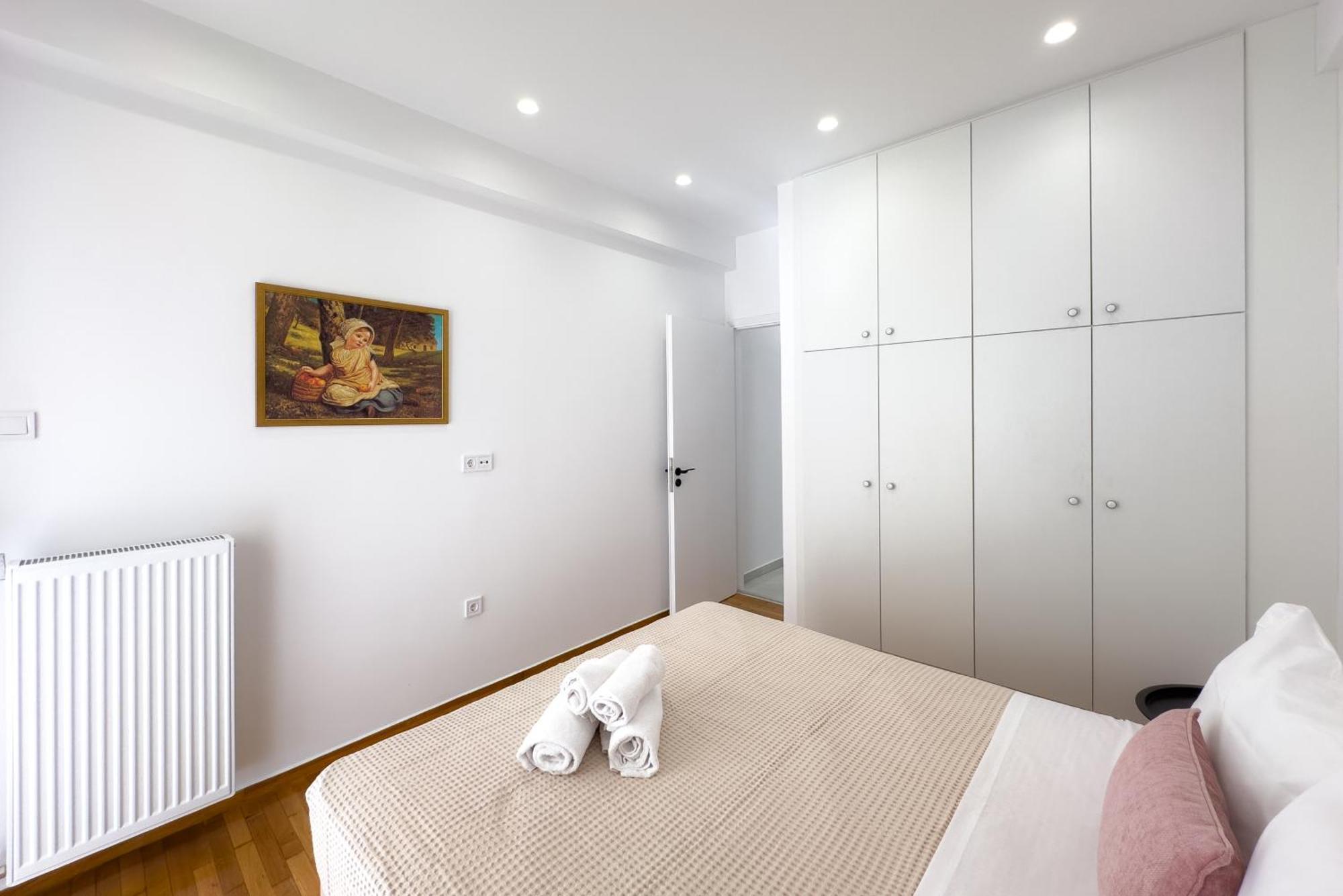 Eclectic Moonstone Apartment In Athènes Extérieur photo